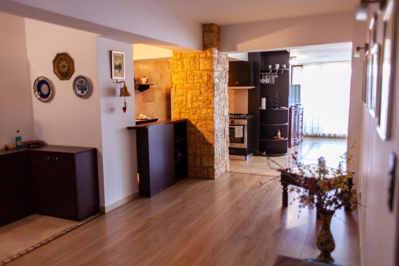 Spacious Apartment In City Centre Jászvásár Kültér fotó
