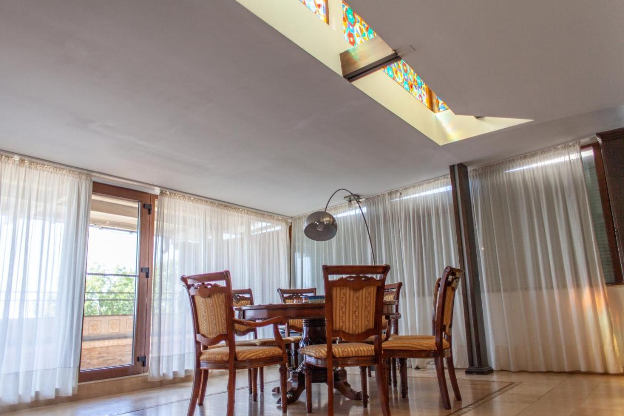 Spacious Apartment In City Centre Jászvásár Kültér fotó