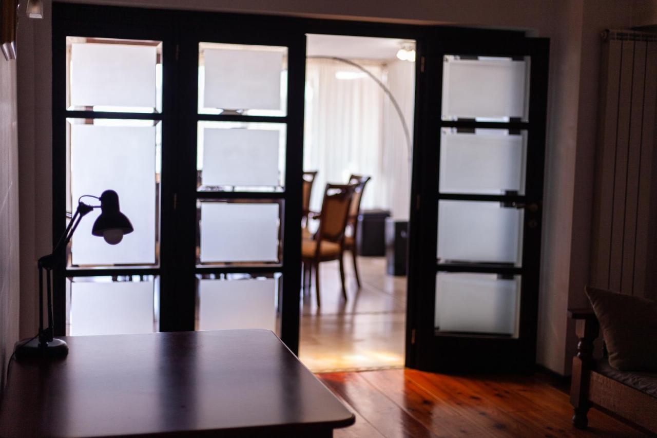 Spacious Apartment In City Centre Jászvásár Kültér fotó
