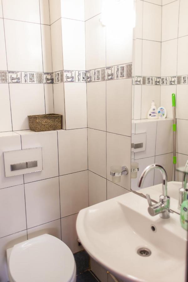 Spacious Apartment In City Centre Jászvásár Kültér fotó