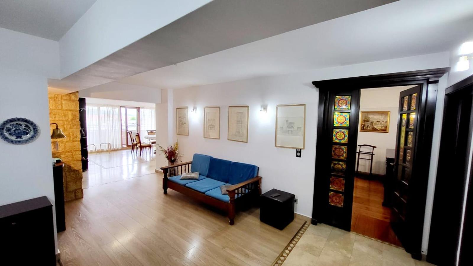 Spacious Apartment In City Centre Jászvásár Kültér fotó