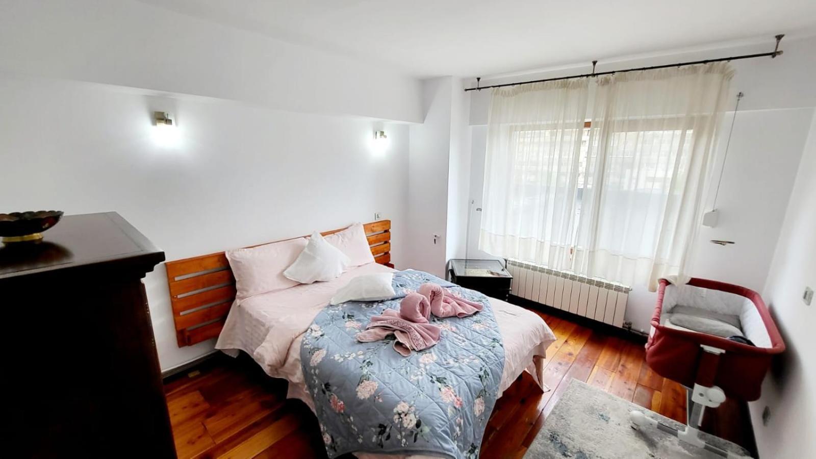 Spacious Apartment In City Centre Jászvásár Kültér fotó