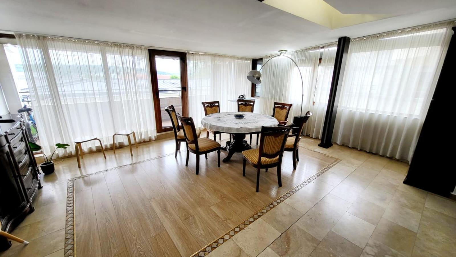 Spacious Apartment In City Centre Jászvásár Kültér fotó
