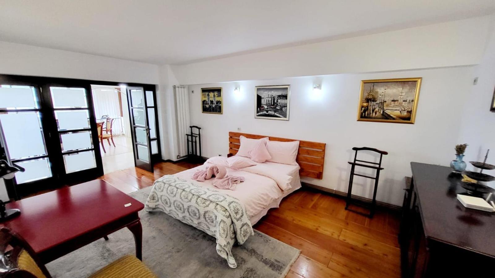 Spacious Apartment In City Centre Jászvásár Kültér fotó